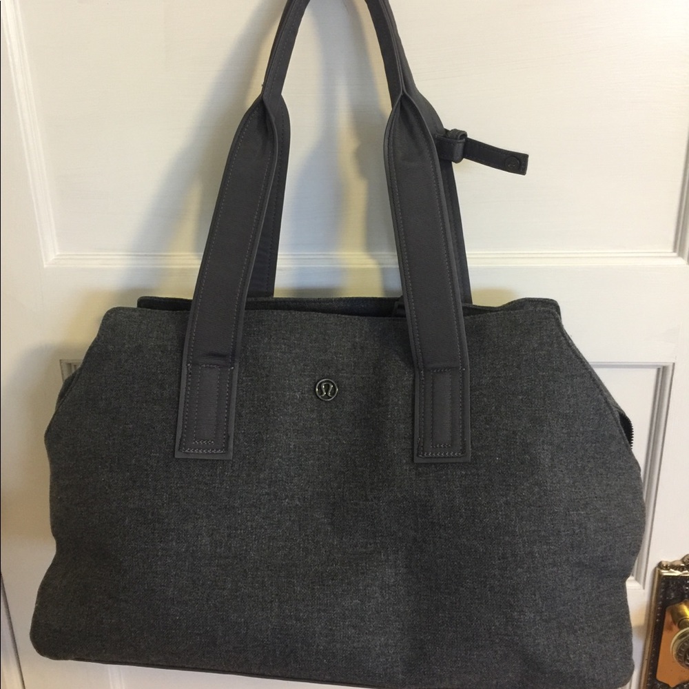 Lululemon go getter heat bag in grey